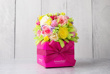 Load image into Gallery viewer, Large Spring Flower Truffle Box
