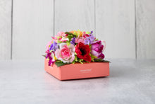 Load image into Gallery viewer, Medium Winter Flower Truffle Box
